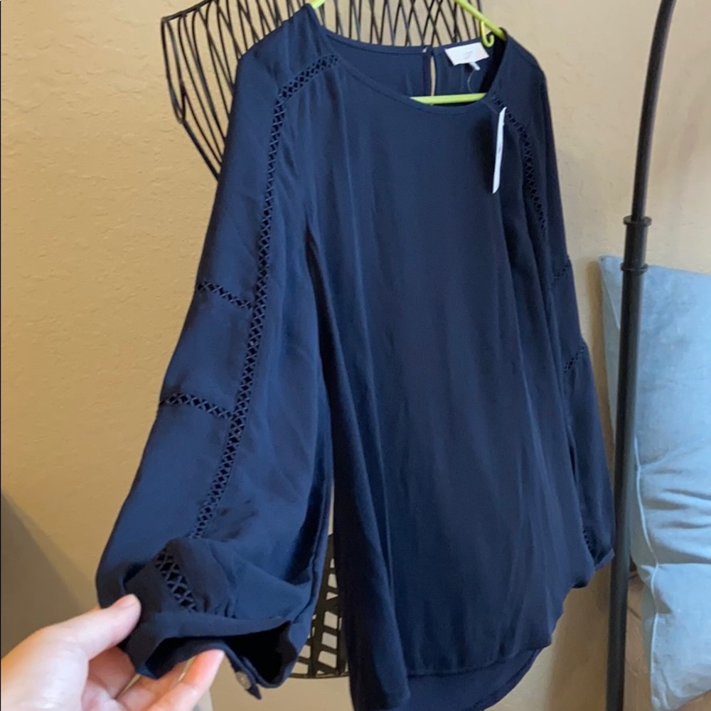 New top with tag